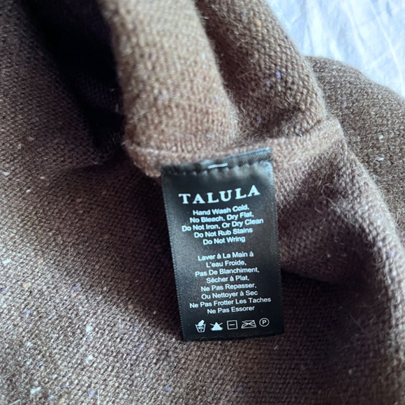 Aritizia Talula Azurelee V-Neck Sweater (NWT) - Picture 5 of 6